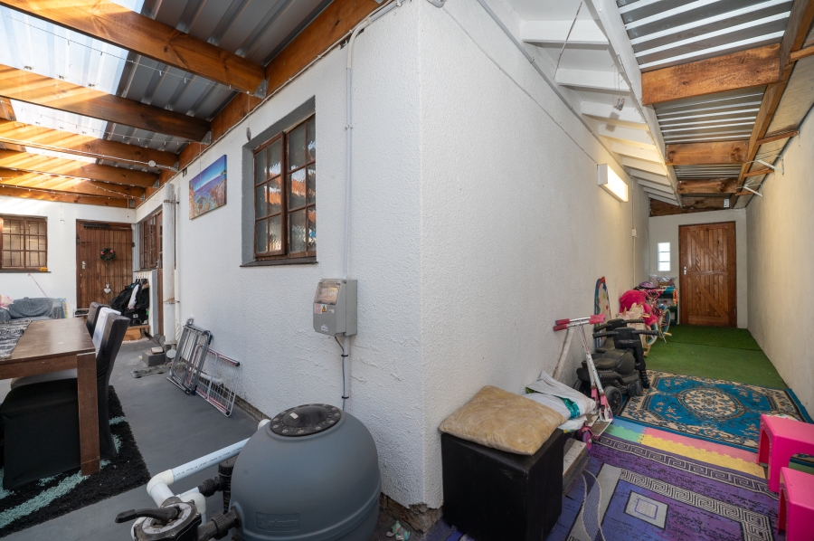 4 Bedroom Property for Sale in Perm Gardens Western Cape